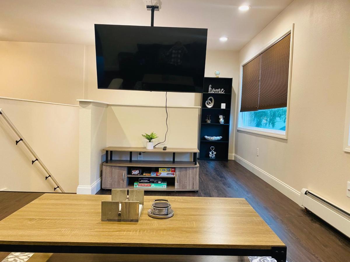 Beautiful 2 Bedroom 1 Bath Apartment With Private Garage Anchorage Ngoại thất bức ảnh