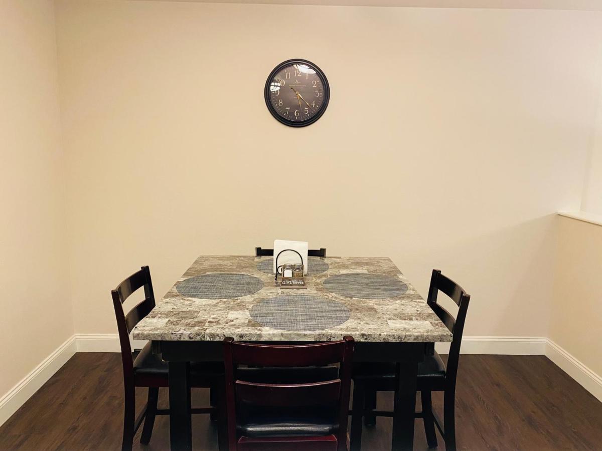 Beautiful 2 Bedroom 1 Bath Apartment With Private Garage Anchorage Ngoại thất bức ảnh